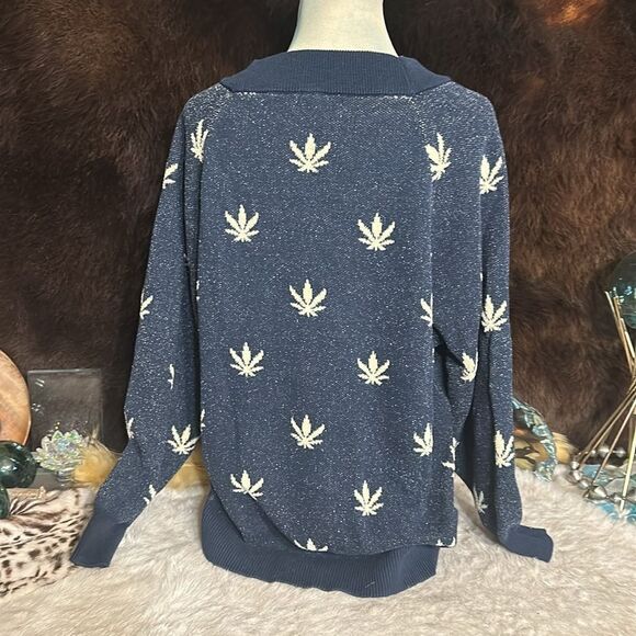 Urban Outfitters sweater S (4150) - Picture 3 of 5